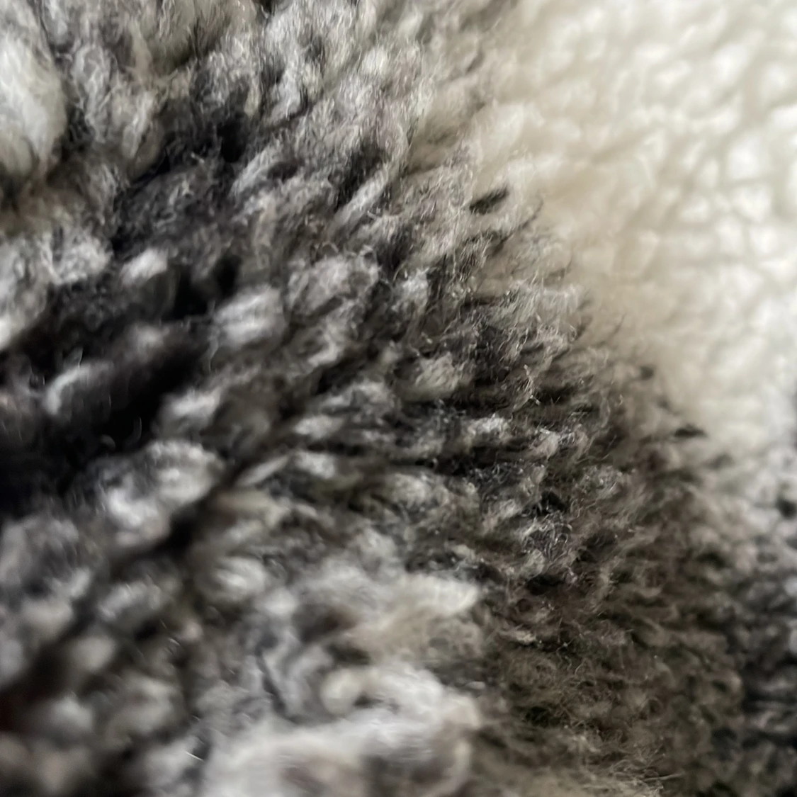 Rutig teddyjacka i svart och vit - 92