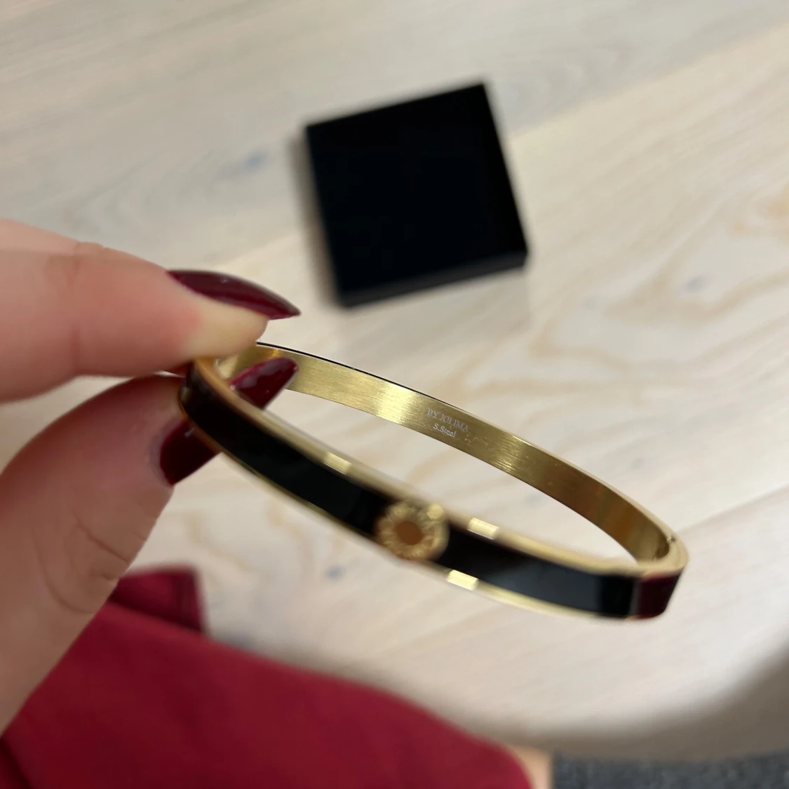 Elegant guldarmband med detalj - 93