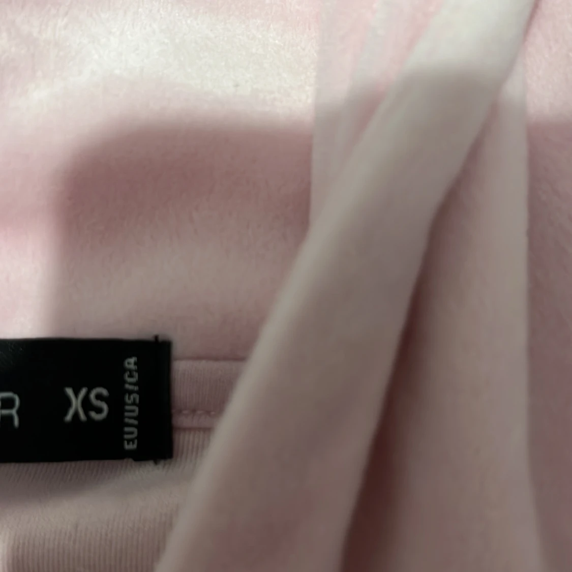 Rosa hoodie och byxor med text - 90