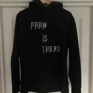 Paaw rhinestone hoodie  - Skön rhinestonehoodie i toppskick från PAAW. Inga defekter eller något!🍻