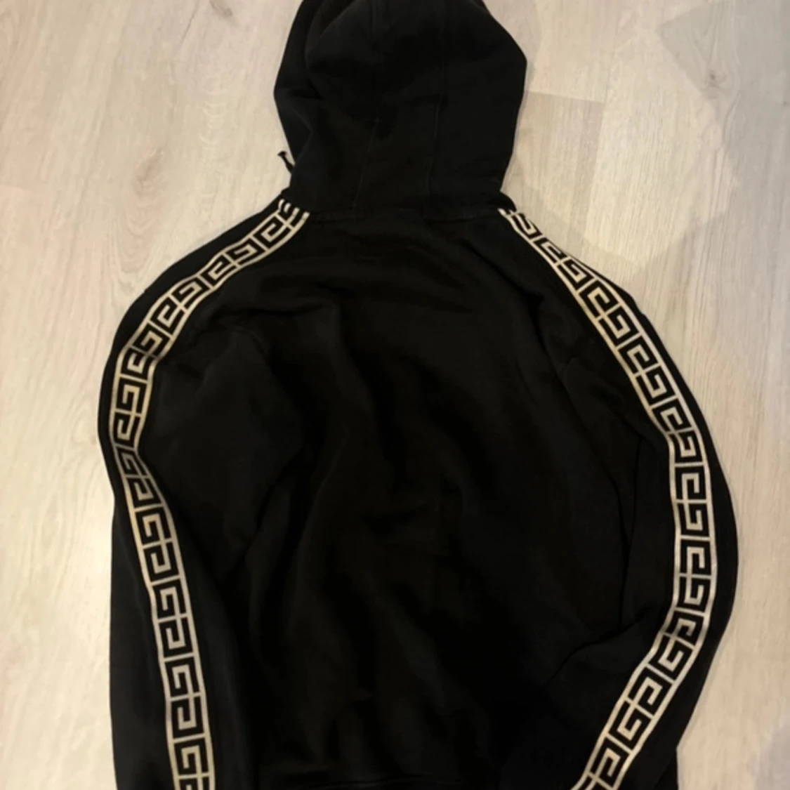 Svart hoodie från Glorious Gangsta - 91