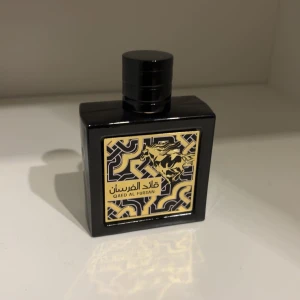 Parfymer från Lattafa  - Säljer 3 parfymer från lattafa. Alla är oanvända och helt fulla. Original låda finns till alla. Säljer alla för 320. Eller en för 150kr