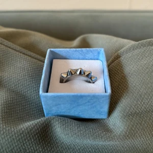 Edblad nitring  - Säljer min nitring från Edblad🩷 Så fin, men kommer inte till användning. Ringen är nickelsäker  i rostfritt stål🤍