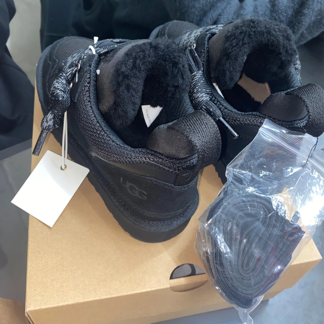 Svarta sneakers från UGG - 91