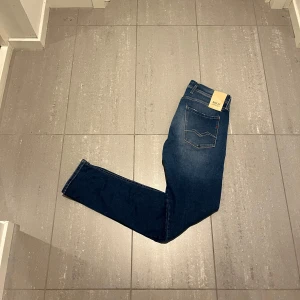 Replay Anbass Jeans  - Säljer nu dessa Replay Anbass jeans, skriv för fler bilder/frågor🙌🏼
