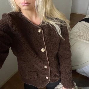 Kofta med guldknappar / jacka - Jättebra skick köpt på vinted