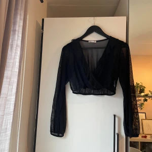 Mesh blus - Tunn mesh blus från nelly, aldrig använd storlek s🫶🏼