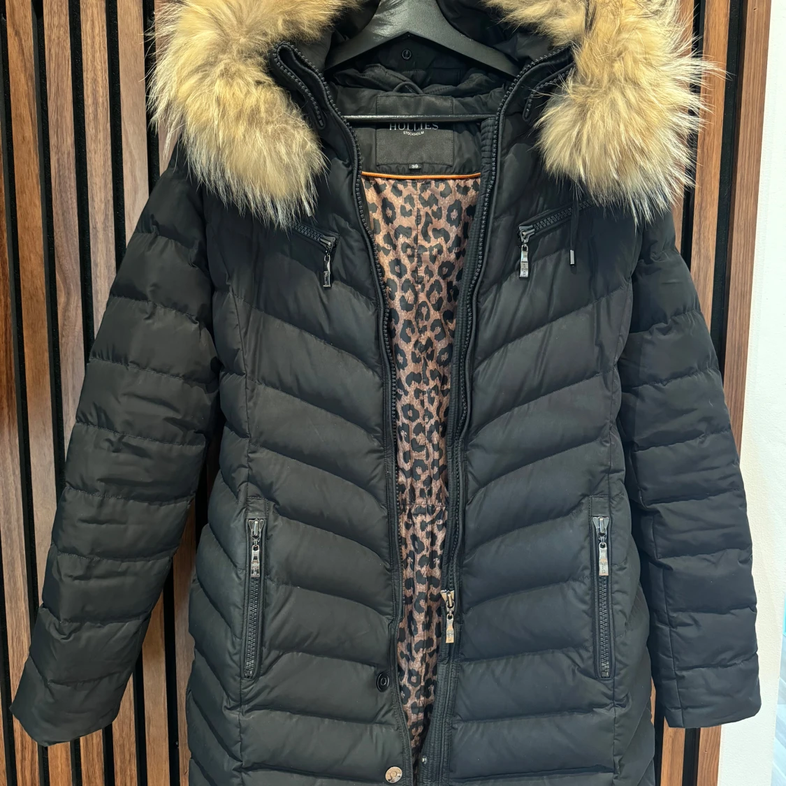 Svart dunjacka från Hollies - 92