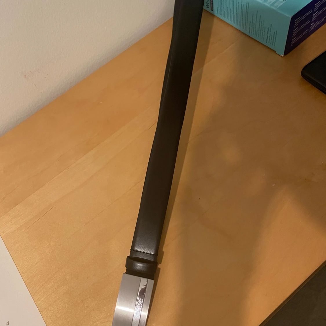 Svart skärp med silverfärgat spänne - 1