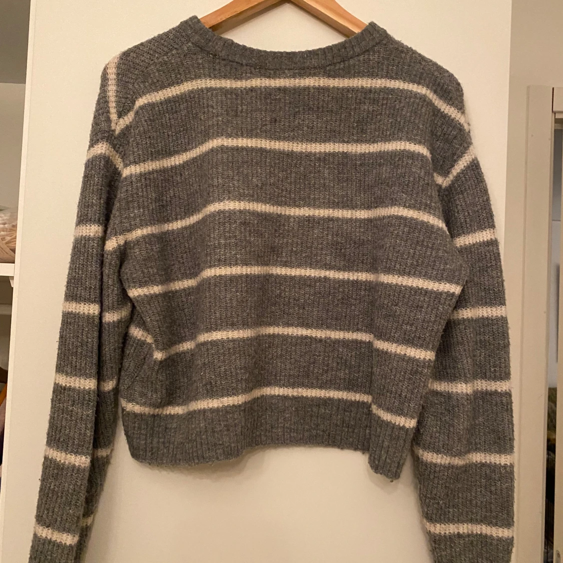 Grå randig tröja från H&M Divided - 1