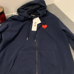 Comme des garcons hoodie - Helt ny Comme des garcons hoodie skick 10/10