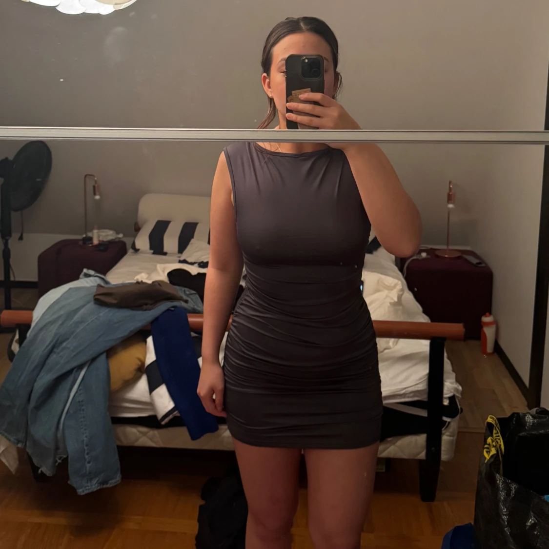 Mörkgrå tight klänning - 2