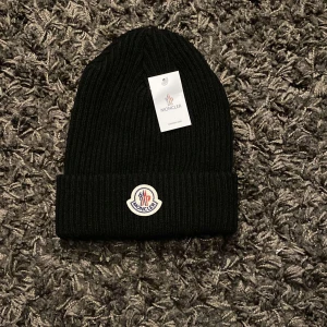 Moncler Mössa Svart - Helt ny.