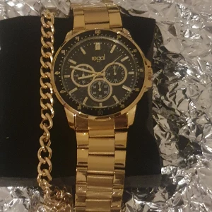 Gulden klocka icon - Jag köpte denna klockan för 1500kr i Italien och vill sälja den för 1000kr för jag har en annan. Hör av er om ni är intresserade.         