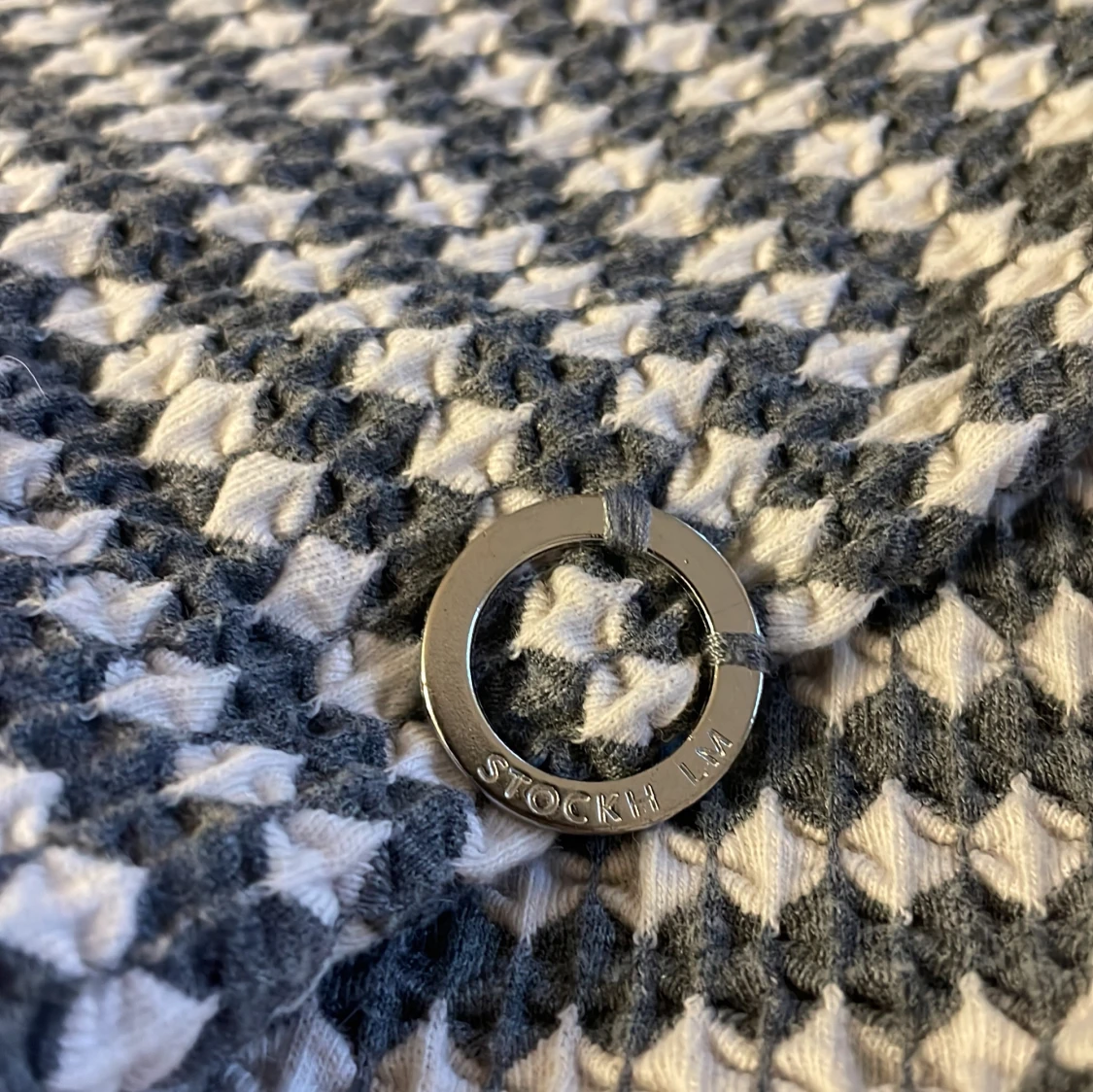 Grå och vit mönstrad tröja från Stockh LM - 3