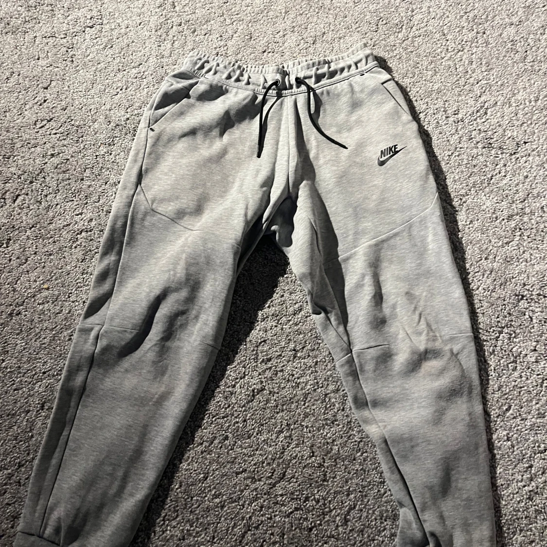Grå mjukisbyxor från Nike