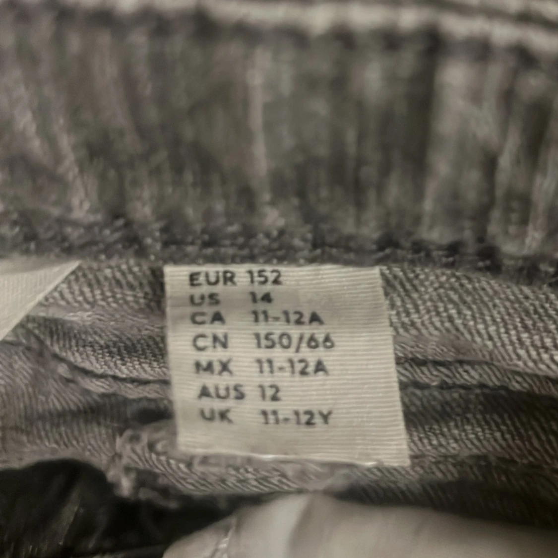 Grå flared jeans från H&M - 4