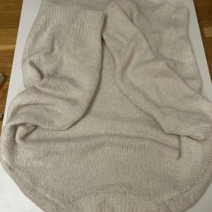 stickad tröja  - super fin stickad tröja från lager 157! super mysigt tjockt material i en beige färg 