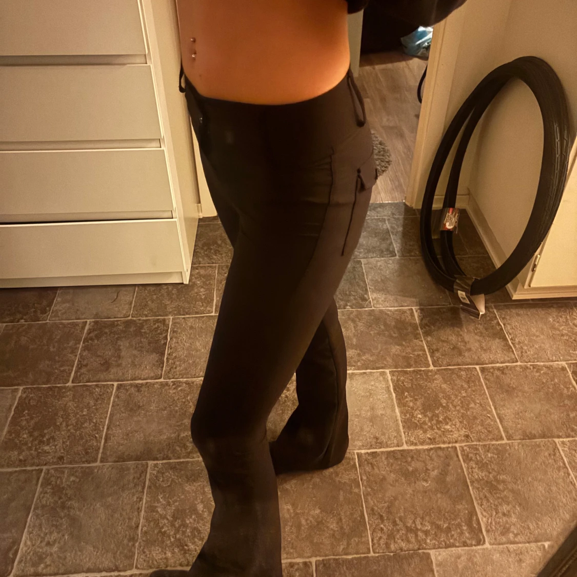 Svarta byxor med bootcut/kostymbyxor - 3