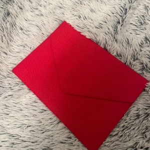 Datorfodral  - Jätte snyggt datorfodral, som knappt är användt för köpt fel storlek, men är köpt för längesen. Måtten är 26x37 så passar för en 13 och 14 tum  💕💕