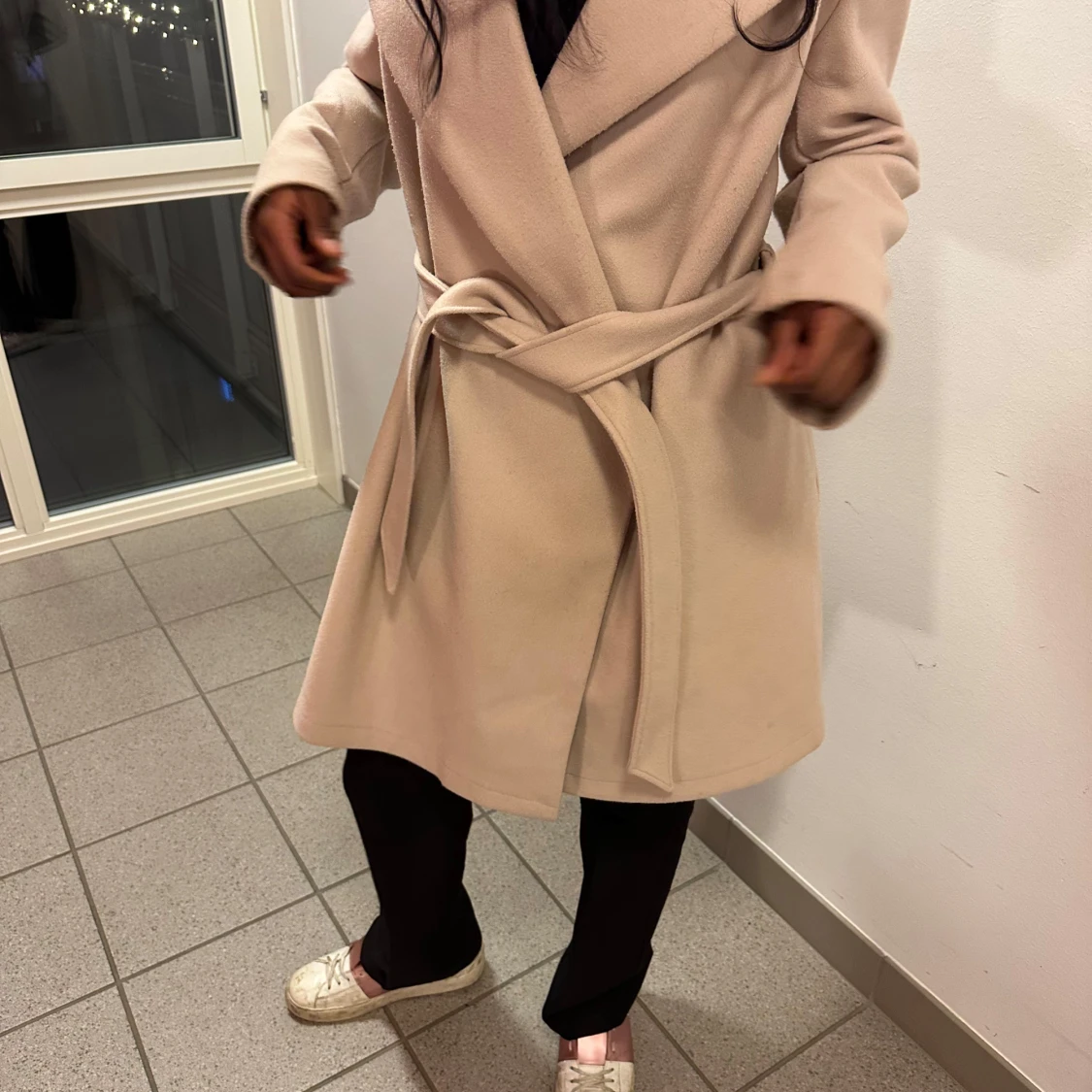 Beige kappa med bälte - 3