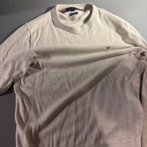 100% Kashmir Tommy hilfiger tröja - Riktigt fet tröja från Tommy hillfiger med 100 procent kashmir nypris ligger lite över 2000kr