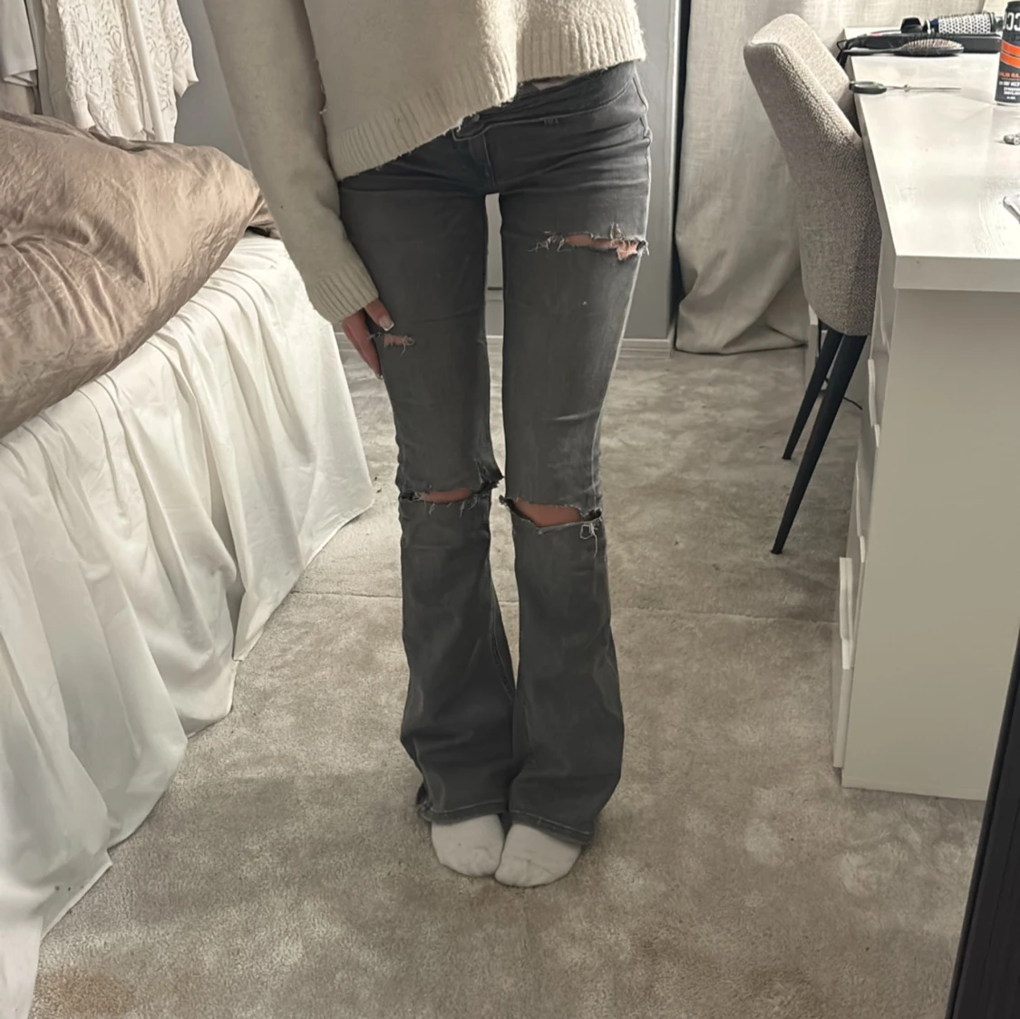 Grå jeans med hål - 1