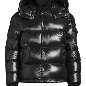 Moncler puffer maljasset svart - Helt ny aldrig använd Moncler puffer. Nypris 20000+