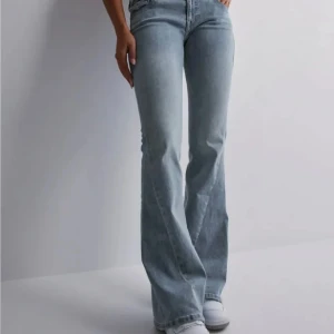 True religon jeans  -  Ett par helt nya jeans som är använts 1 gång jätte snygga men passar inte min stil så dom kommer inte till användning tyvärr storlek 25  Waist 65Cm hips 90cm i modellen Joey vid frågor så hör av er💕prislappen kvar 