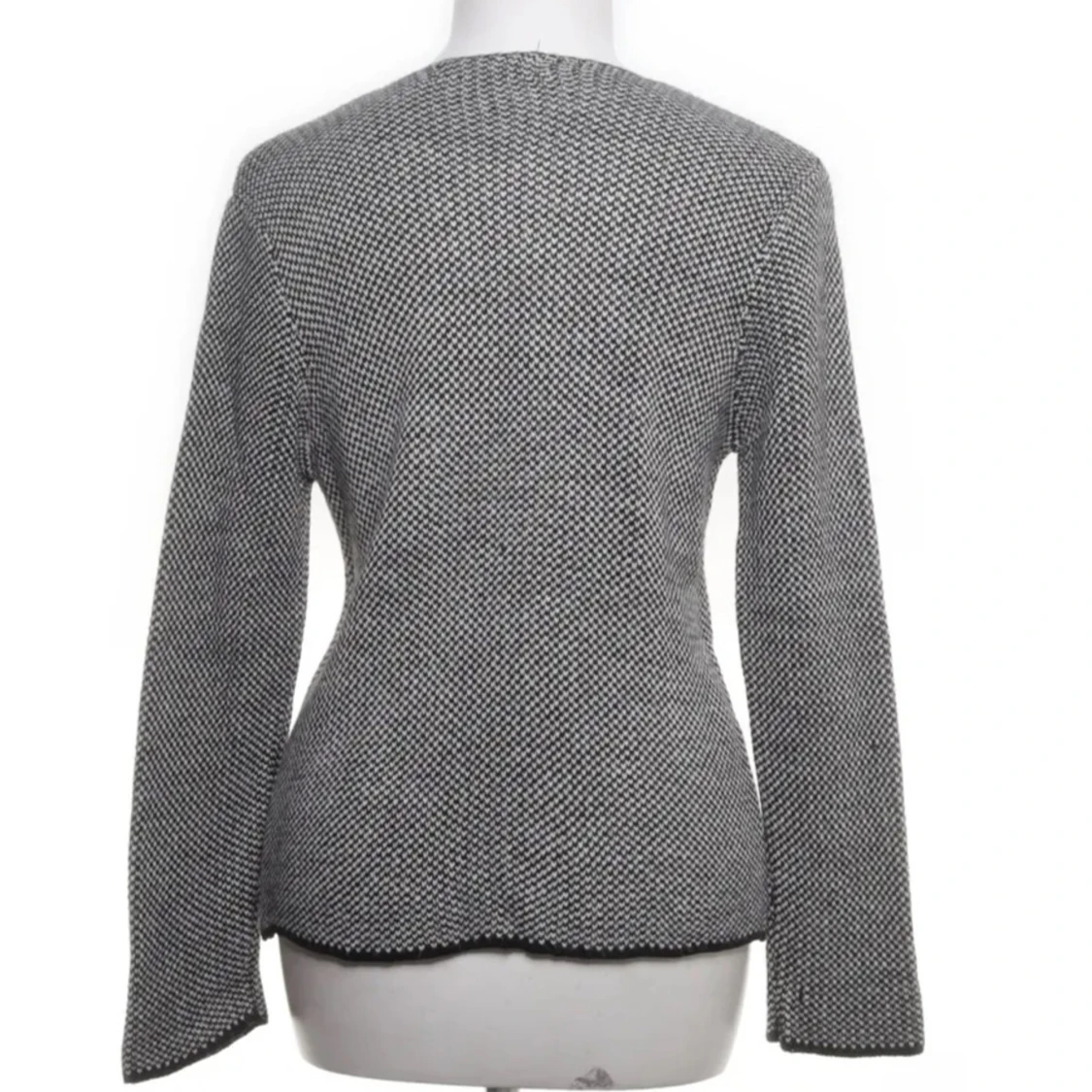 Grå kofta med knäppning - 1