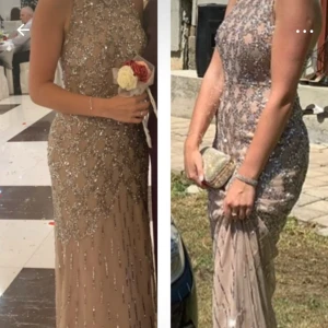 Beige glittrig långklänning - Elegant beige långklänning med glittriga detaljer. Klänningen är ärmlös och har en smickrande passform med en vacker fallande design. Perfekt för festliga tillfällen.