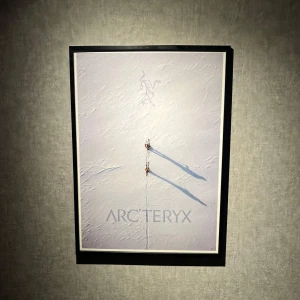 Arc'teryx poster  - 50 x 70 cm vertikal poster. Ej från Arc'teryx. Endast poster, ram ingår ej. Skriv vid minsta lilla fråga:) 