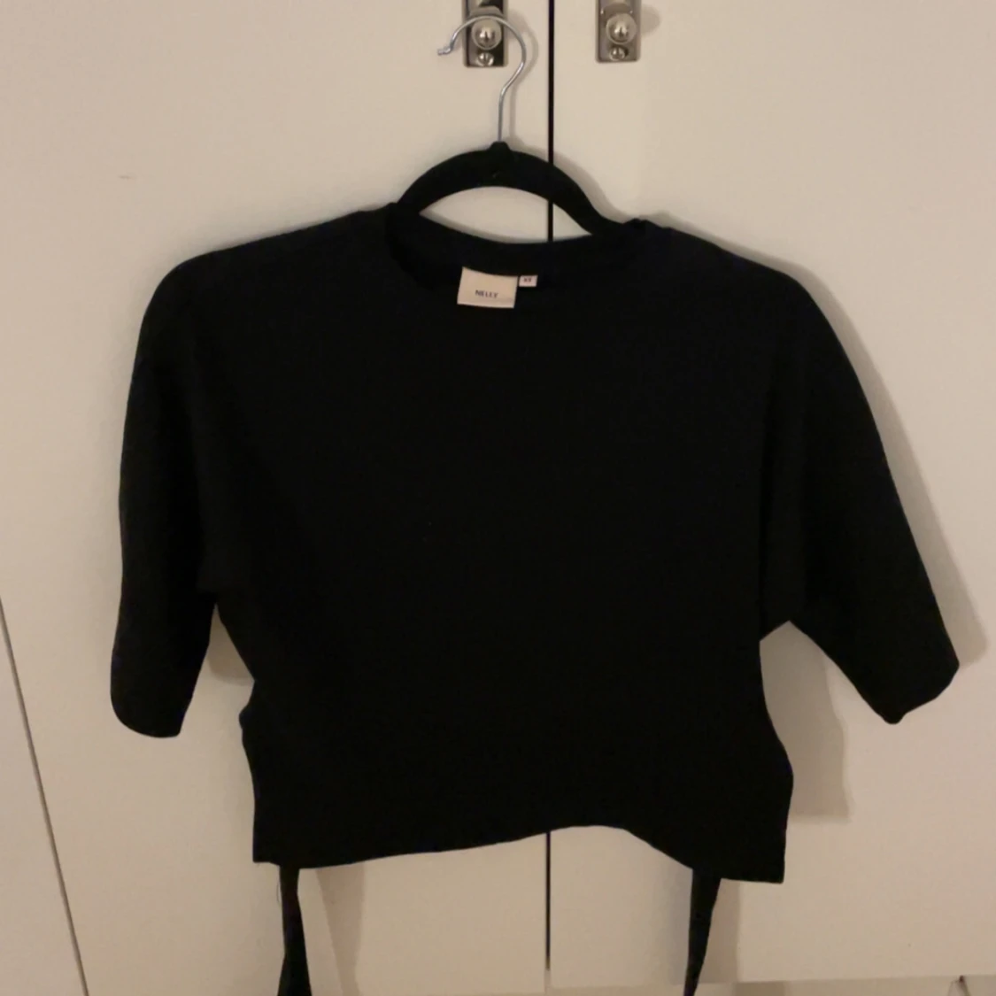 Svart croppad topp från Nelly - 91