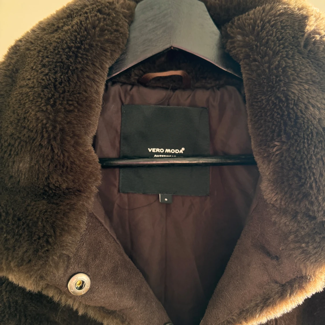 Brun pälsjacka från Vero Moda - 91