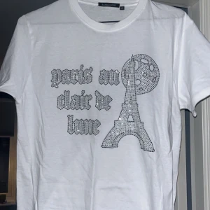 Vit t-shirt från blinglucid helt ny säljer för att den var för stor - Helt ny, priset är inte hugget i en sten