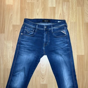 Replay Anbass Jeans  - Tja säljer nu ett par Replay Jeans i modellen Anbass i Storlek 29 för endast 399kr! Pris är ej hugget i sten, hör av er i dm vid funderingar 🙌