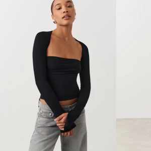 Square top Gina tricot  - Använd några gånger, i bra skick. Passar både s och M