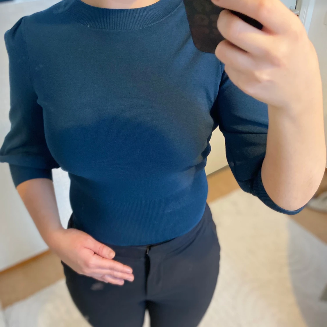 Mörkblå ribbad topp - 90