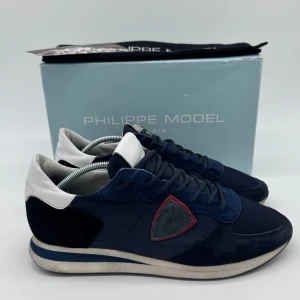 PHILIPPE MODEL TRPZ - - Philippemodel TRPZ - Skick: 9/10 - Tillbehör: Enbart skorna - Storlek 42, sitter mer som 43 - Nypris ca 3700kr // Deluxecloset