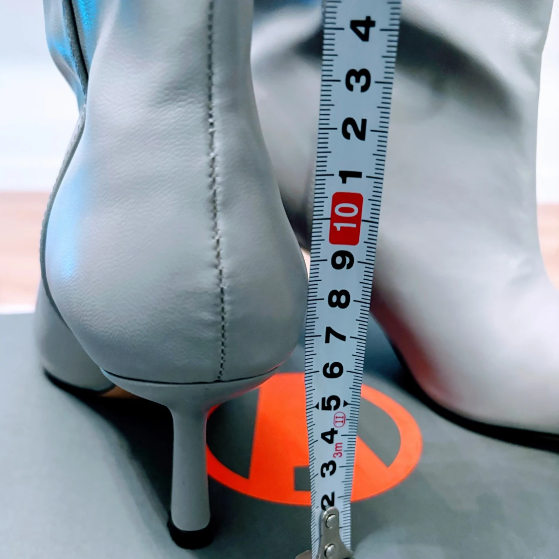 Grå stövletter med spetsig tå - 91