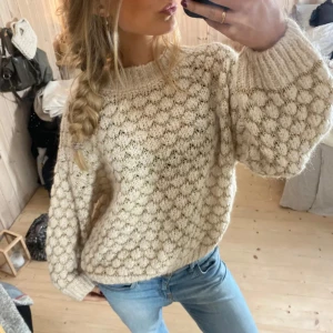 Beige stickad tröja - SUPER snygg, min favorit!!❤️❤️😍😍