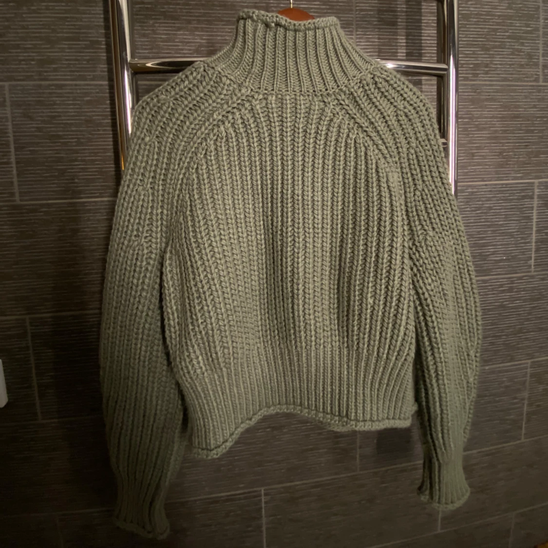 Grön stickad tröja från H&M - 90