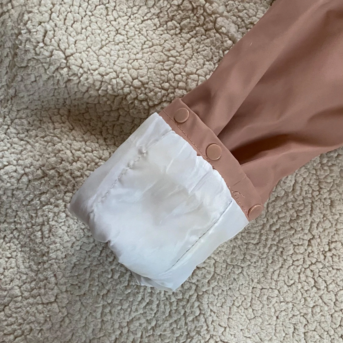 Rosa regnjacka med teddyfoder - 91