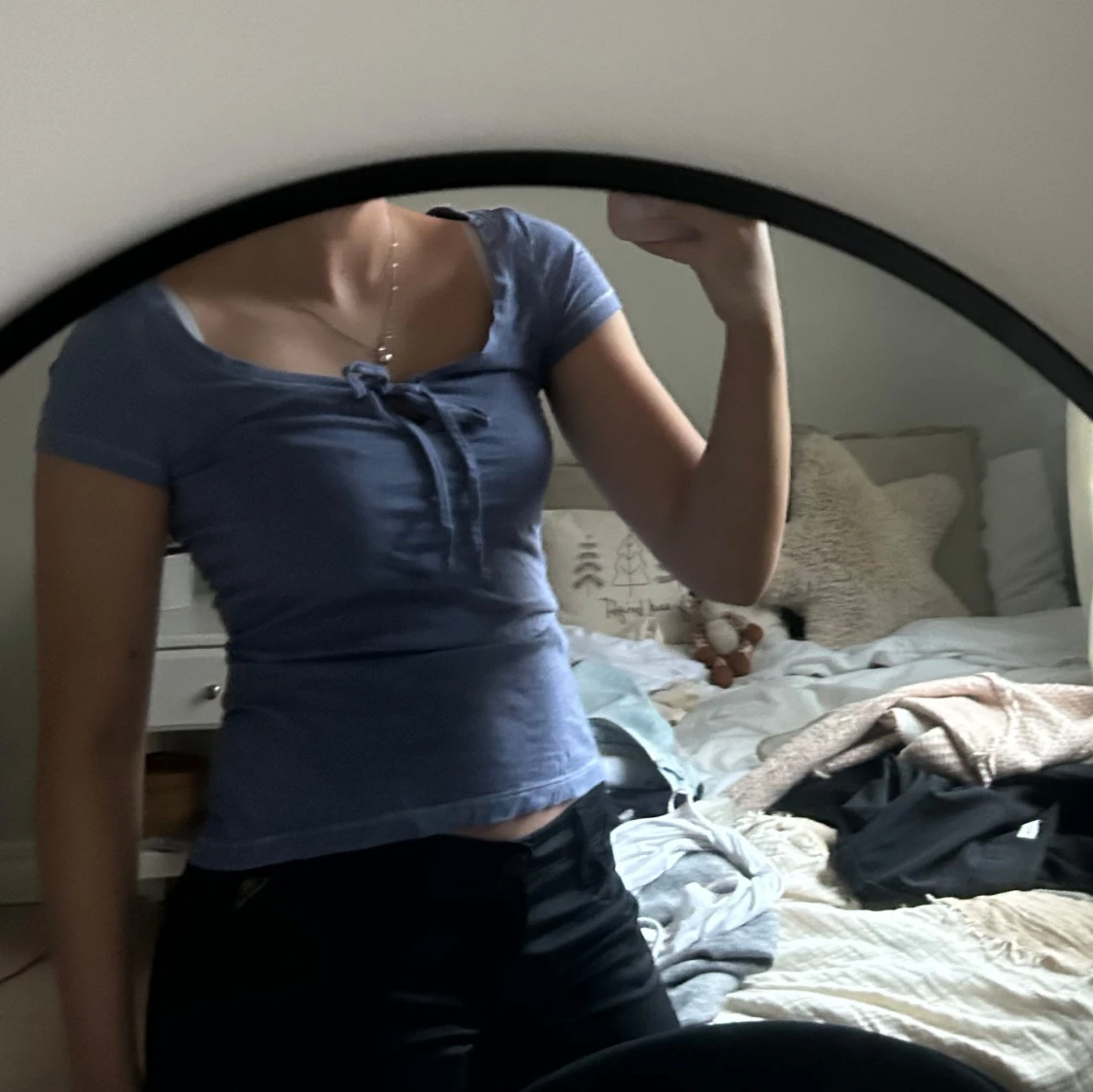 Blå kortärmad topp med knyt - 91