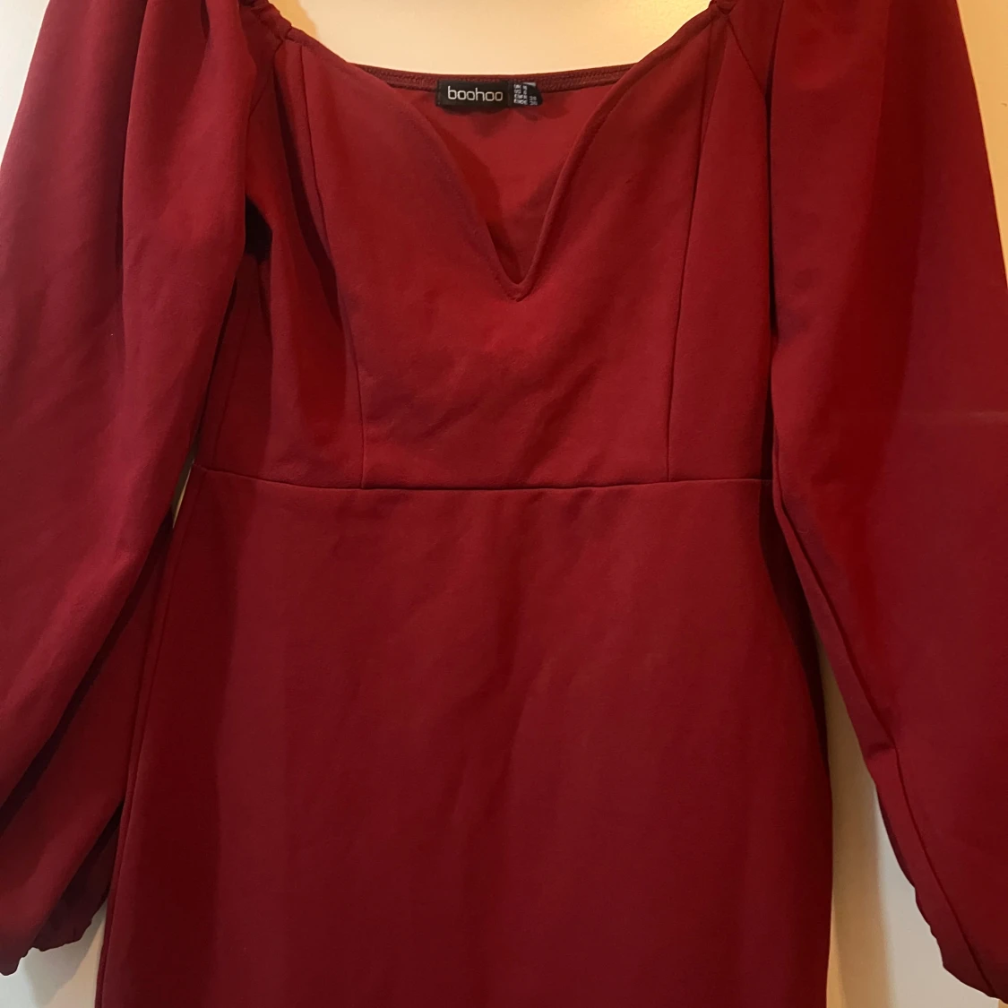 Vinröd klänning från Boohoo - 93
