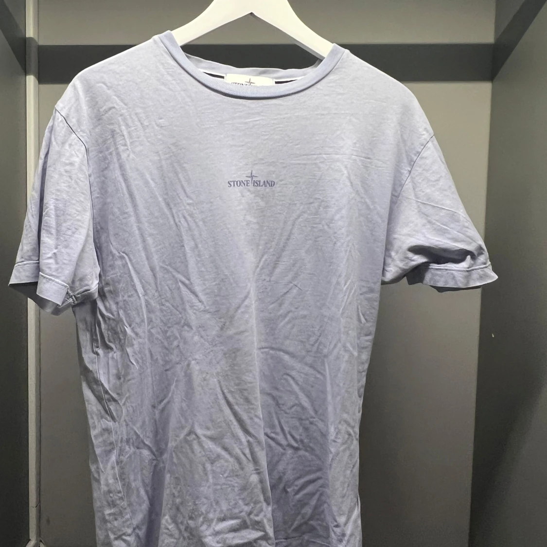 Ljusblå t-shirt från Stone Island