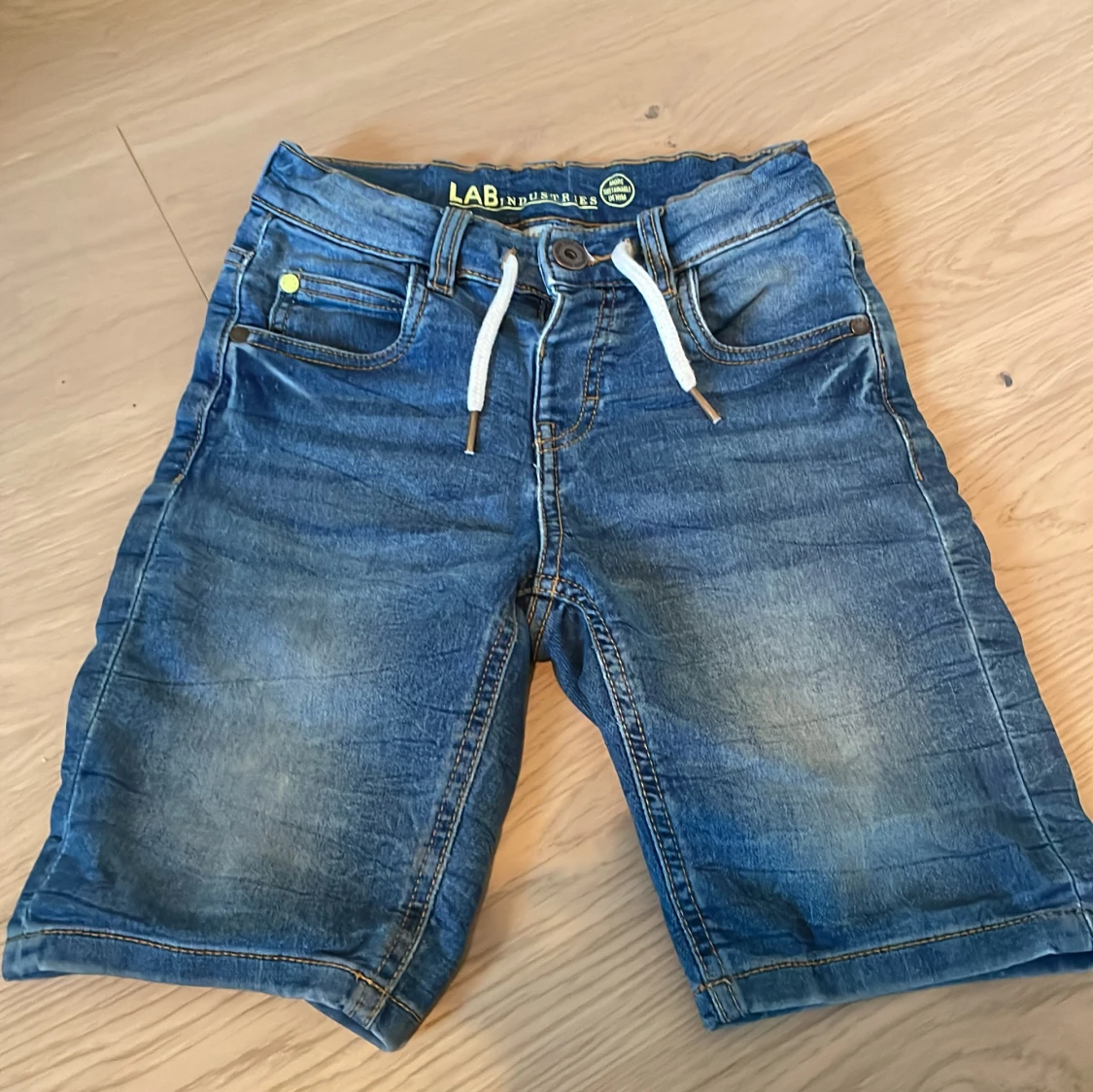 Blå jeansshorts från LAB Industries - 90