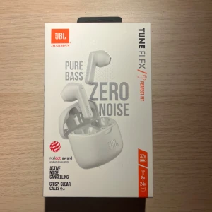 JBL trådlösa hörlurar  - Vita JBL tune flexa trådlösa hörlurar, oöppnade och helt nya från butik. Skriv gärna vid frågor💕Original pris: 990 kr
