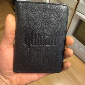 Qlimax passfodral  - Exklusivt passfodral som endast gick att få när man bodde på det officiella Qlimax hotellet 2018