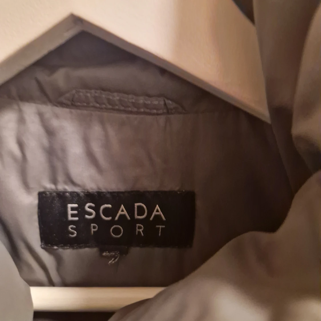 Grå  grön dunväst från Escada Sport - 27